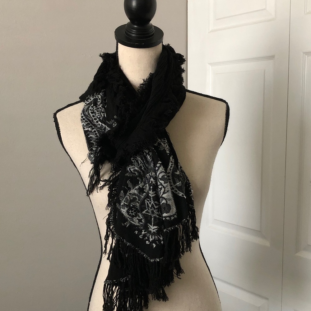 BETSEY JOHNSON Women Viscose Scarf Wrap Floral Black & White - Picture 1 of 11